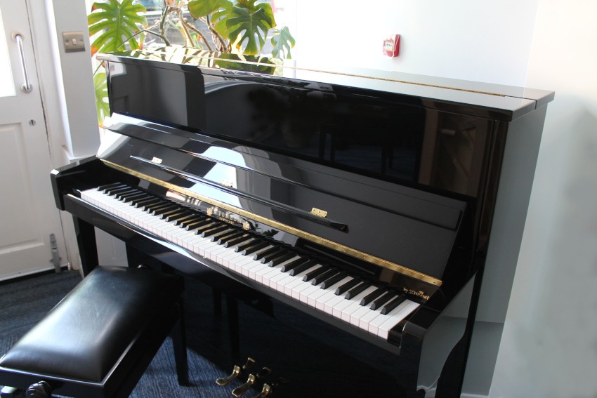 Schimmel Classic Upright