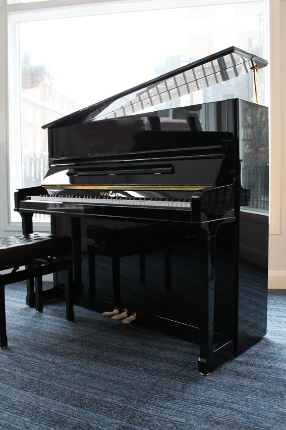 Schimmel K125T