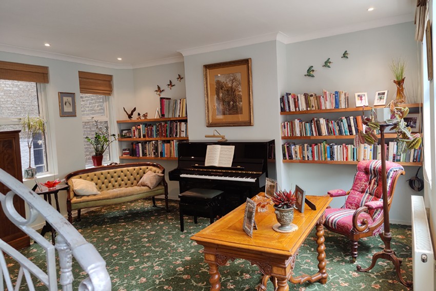 August Förster on hire